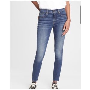Gap True Skinny Jeans